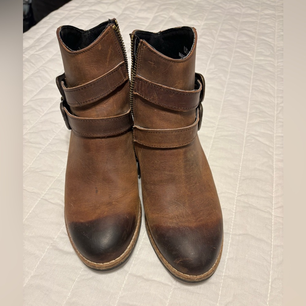 STERLING RIVER CASUAL BROWN WOMENS SHORT BOOTIE SIZE 7 COUNTRY EUC
